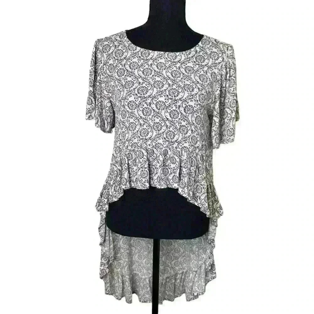 Gypsies & Moondust Top Size S. Printed Longer In The Back Ruffle Hem